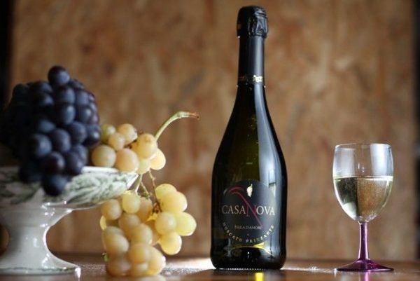 VIN MUSCAT PÉTILLANT CASANOVA - ISULA D'AMORE 7 % VOL.