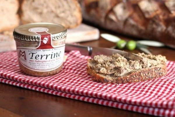 TERRINE AUX AUBERGINES ET À  LA NÉPITA