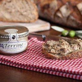 TERRINE DE PORC AUX BAIES DE MYRTES
